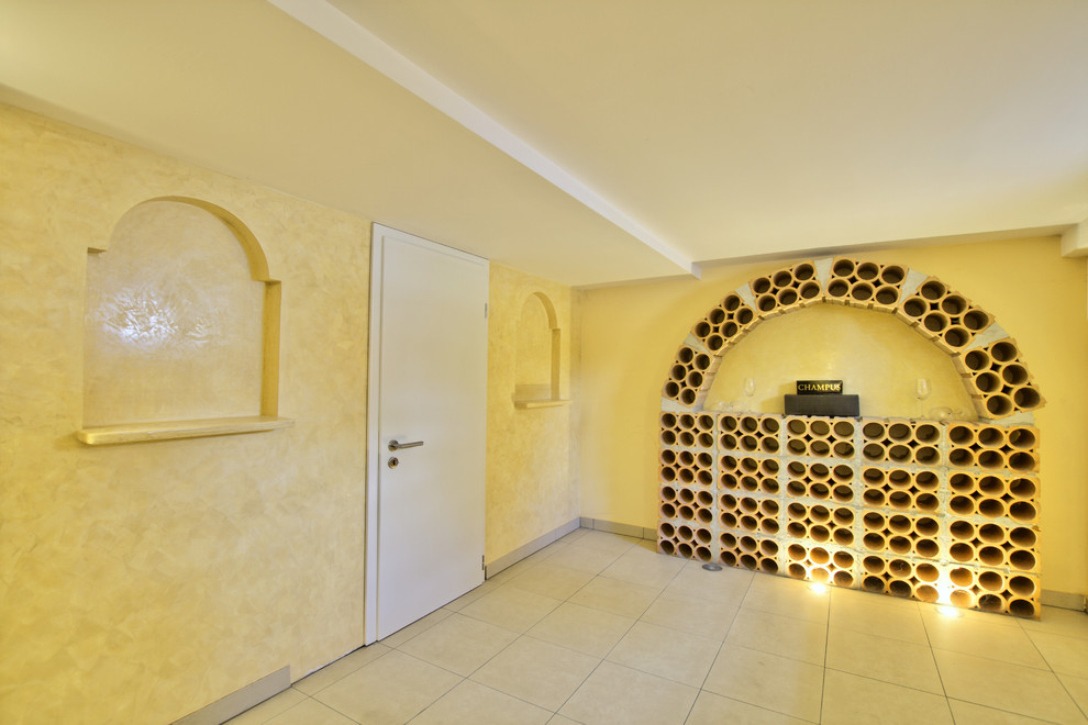 Moderner Weinkeller in Sonstige