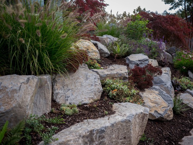 Boulder Retaining Wall - Sellwood - Traditional ...