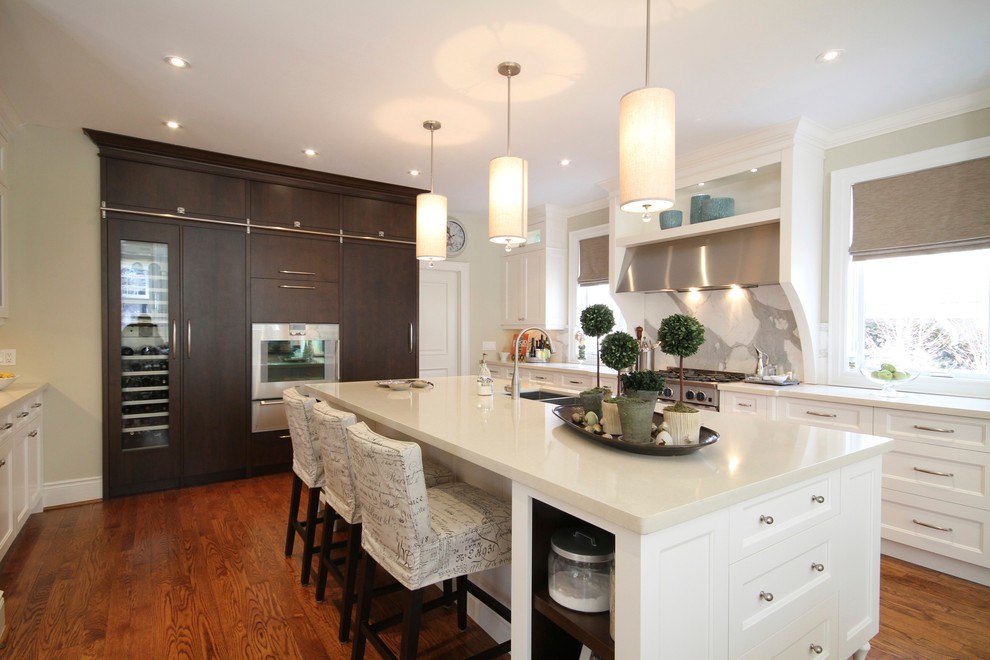 Kitchen - transitional kitchen idea in Toronto