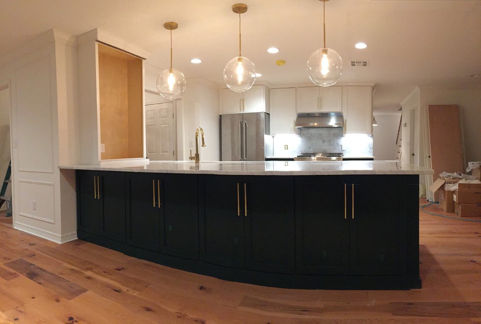 Mid-sized traditional galley eat-in kitchen in New Orleans with an undermount sink, shaker cabinets, green cabinets, marble benchtops, white splashback, marble splashback, stainless steel appliances, medium hardwood floors, a peninsula and brown floor.