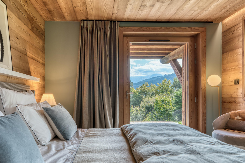 Example of a mountain style bedroom design in Lyon