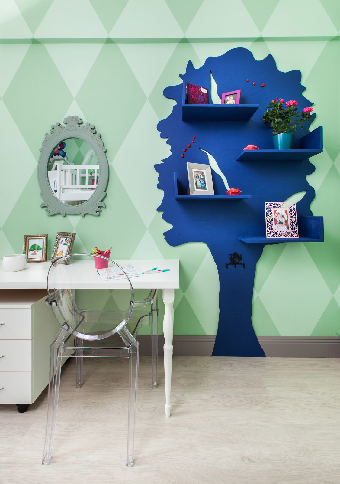 Сказочная детская комната в стиле "Алиса в стране чудес"