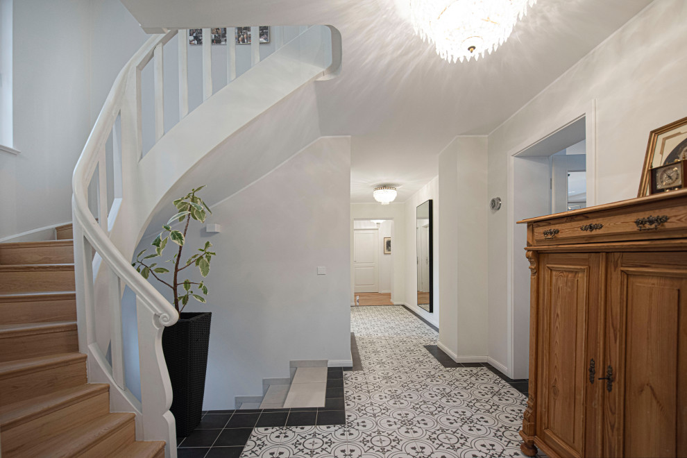 Geräumige Moderne Treppe in München