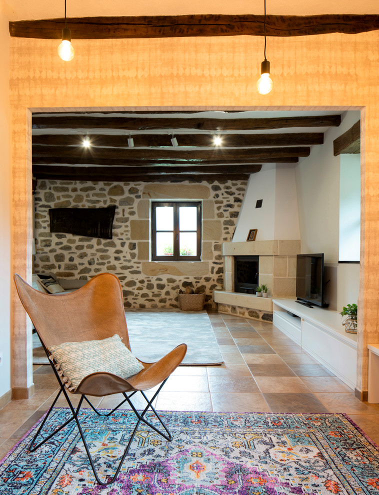 Inspiration for a mediterranean family room in Bilbao.