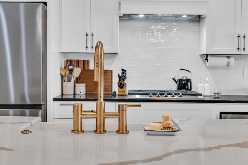 Kitchen - transitional kitchen idea