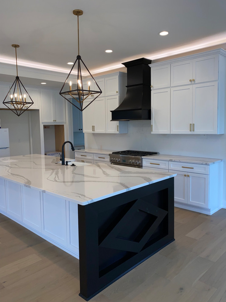 Transitional kitchen photo in Columbus