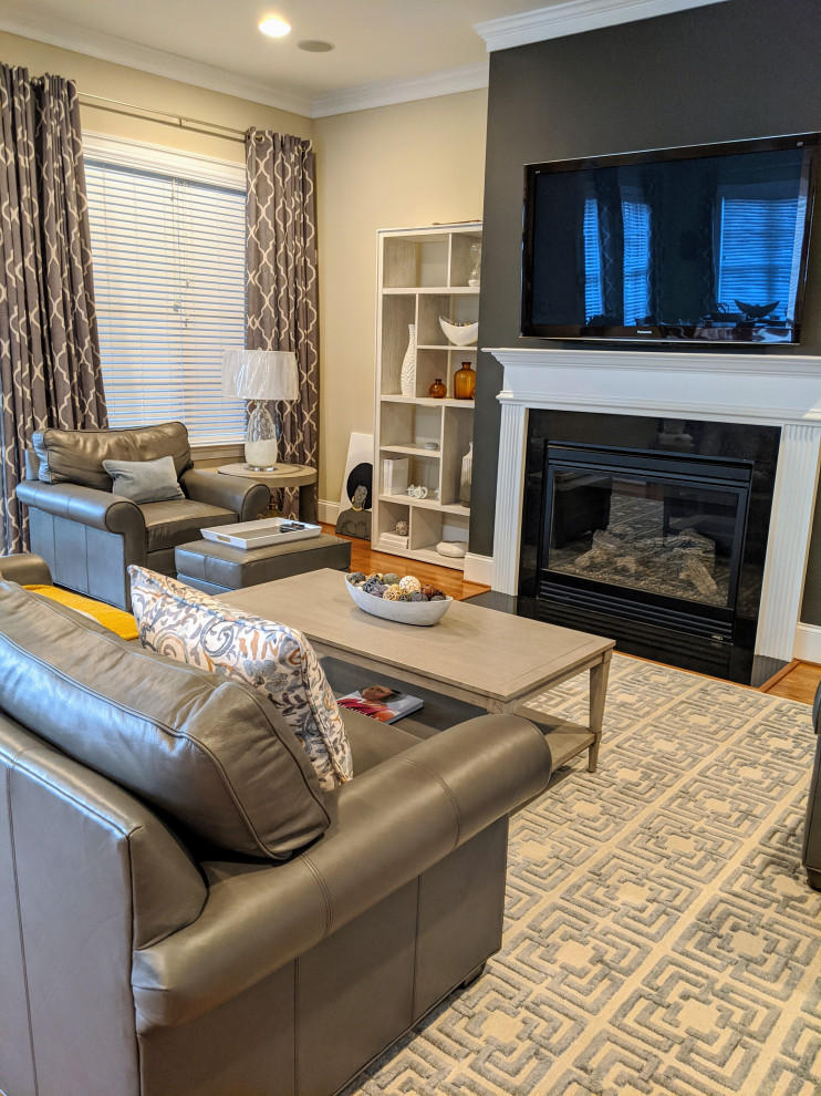Photo of a transitional family room in Richmond.