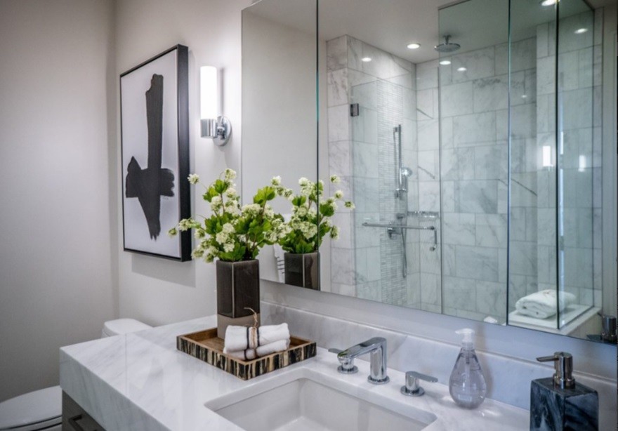 Example of a transitional bathroom design in Boston