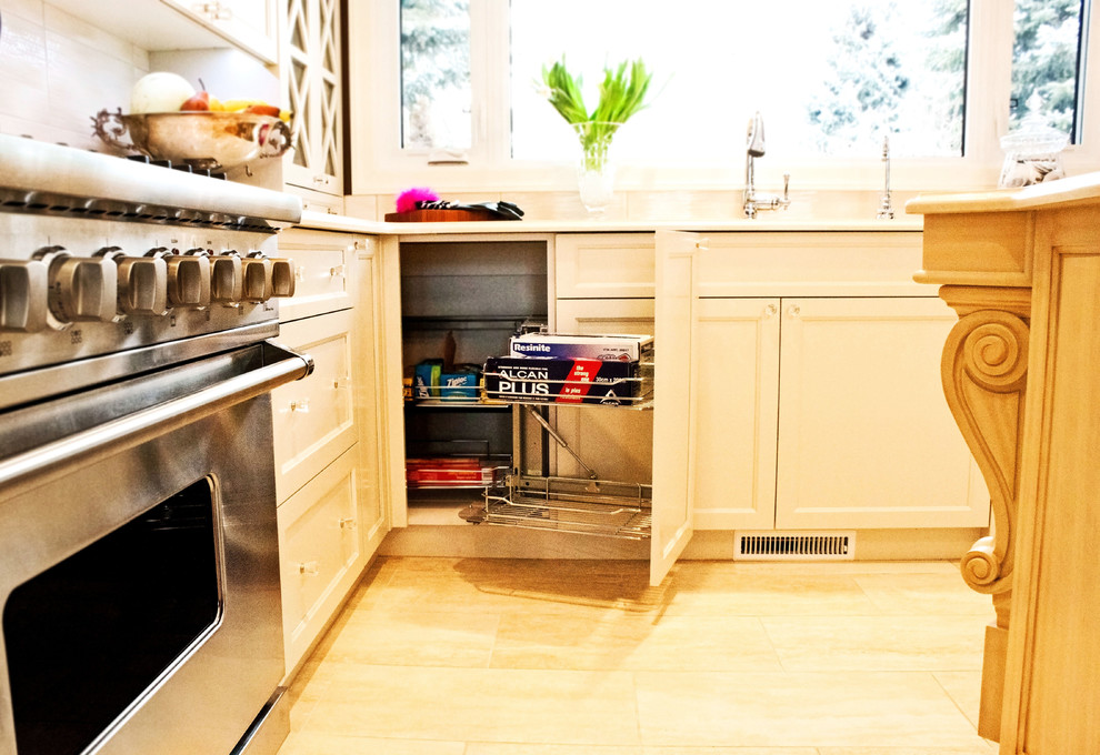 Transitional kitchen photo in Calgary