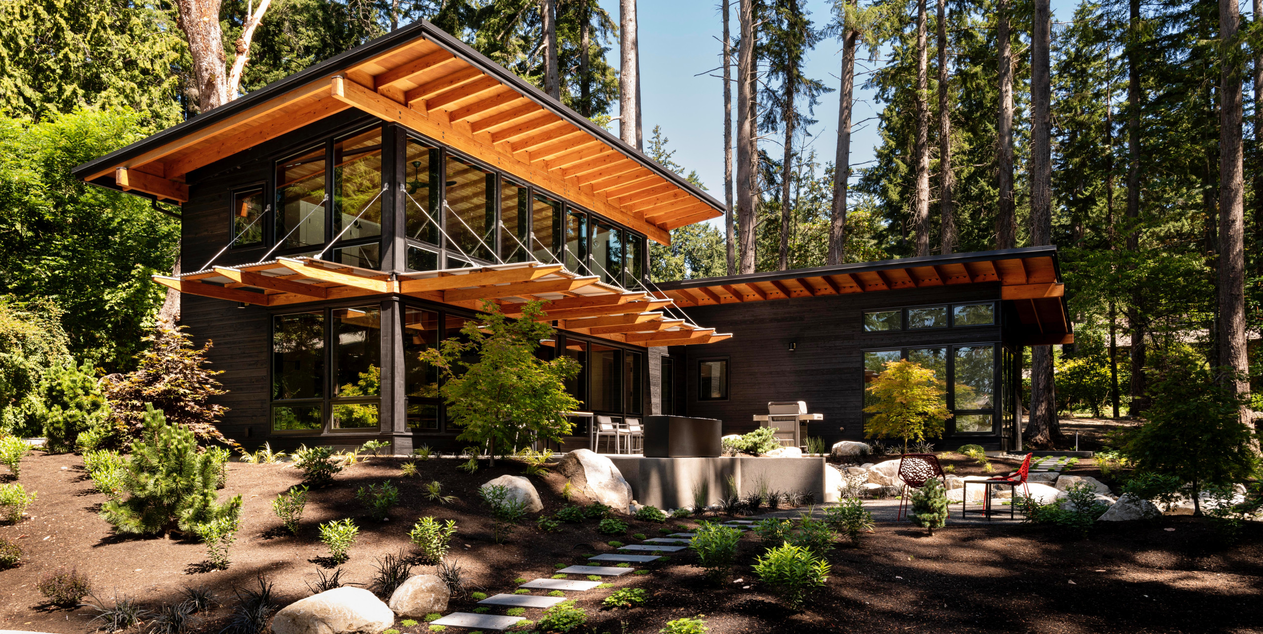 Houzz Tour: Compact Island Home Nestled in the Forest, image size:2560x1286
