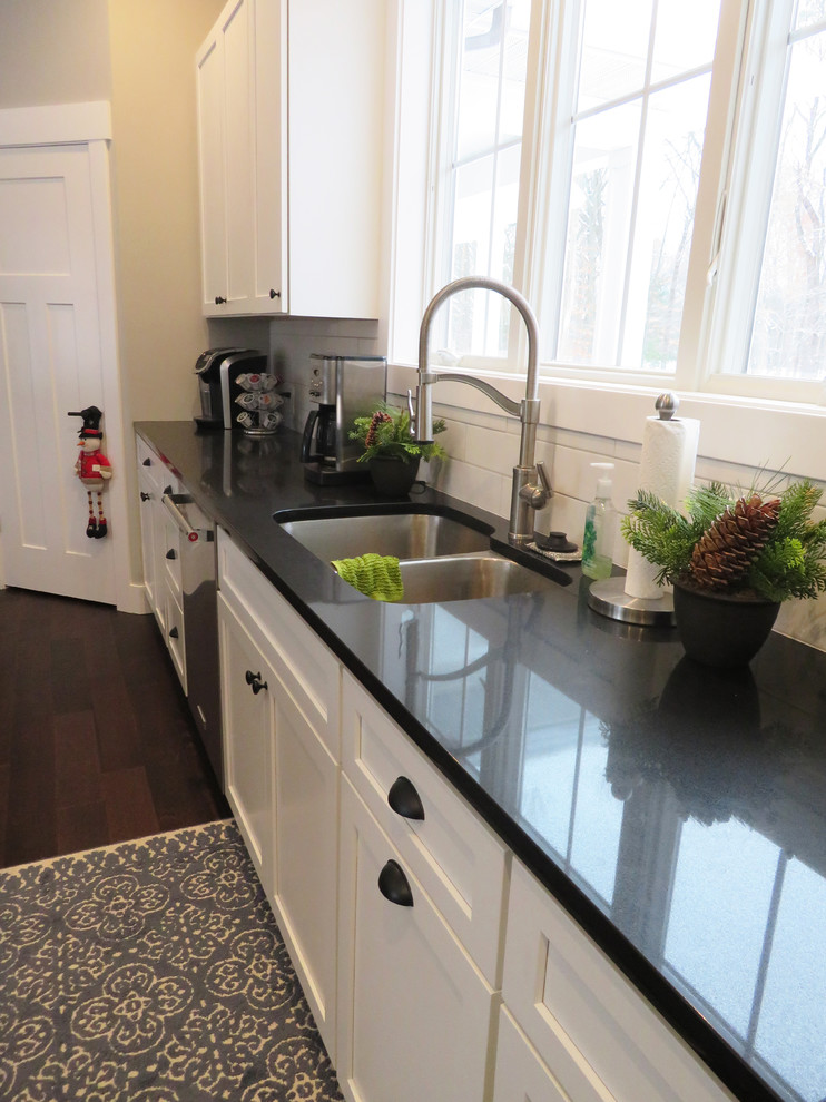 Kitchen - kitchen idea in Grand Rapids