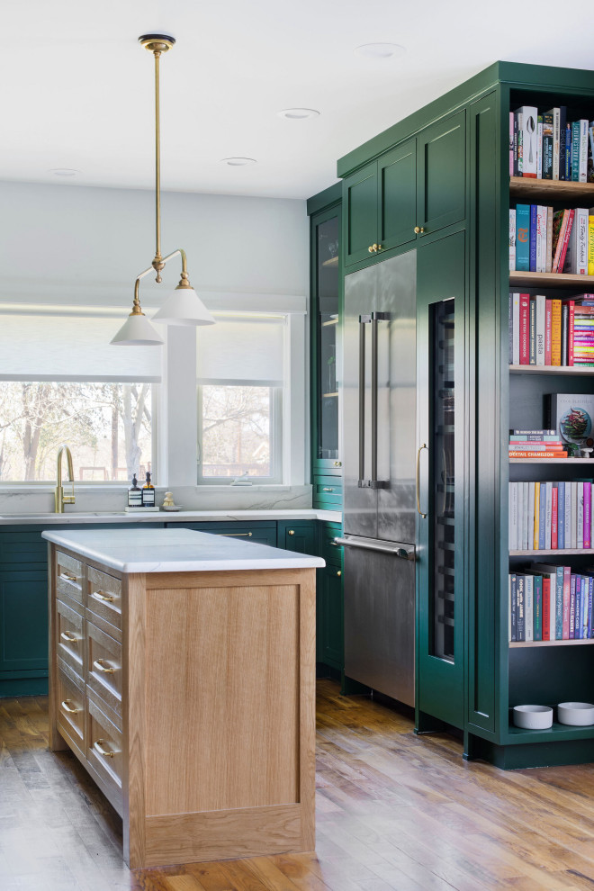 Transitional kitchen photo in Austin