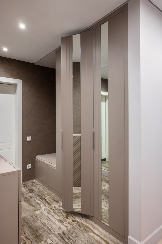 Шкаф с интегрированными зеркалами