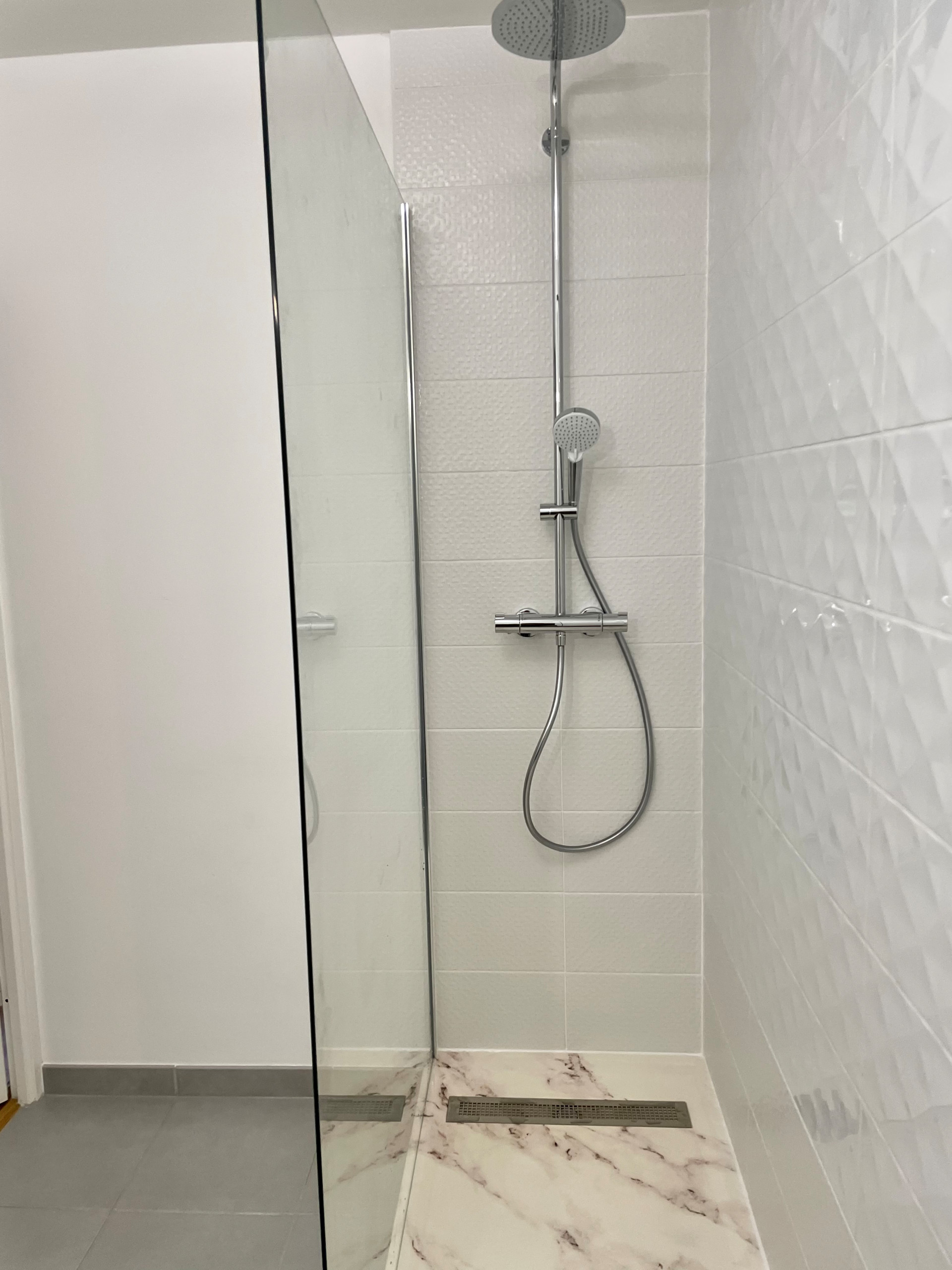 Salle d'eau attenante à la chambre parentale