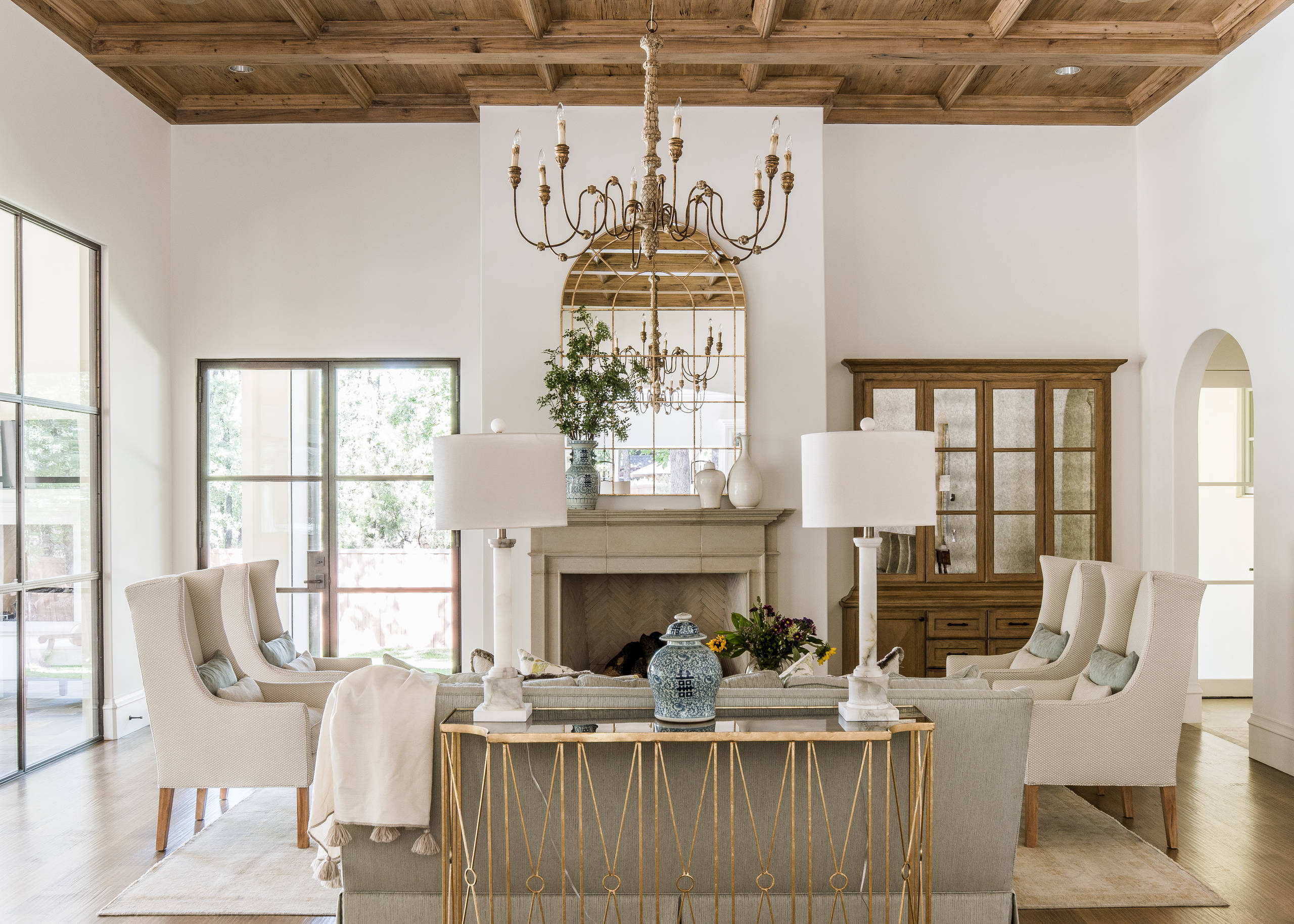 75 French Country Living Room Ideas You'll Love - January, 2026 | Houzz, image size:2560x1828