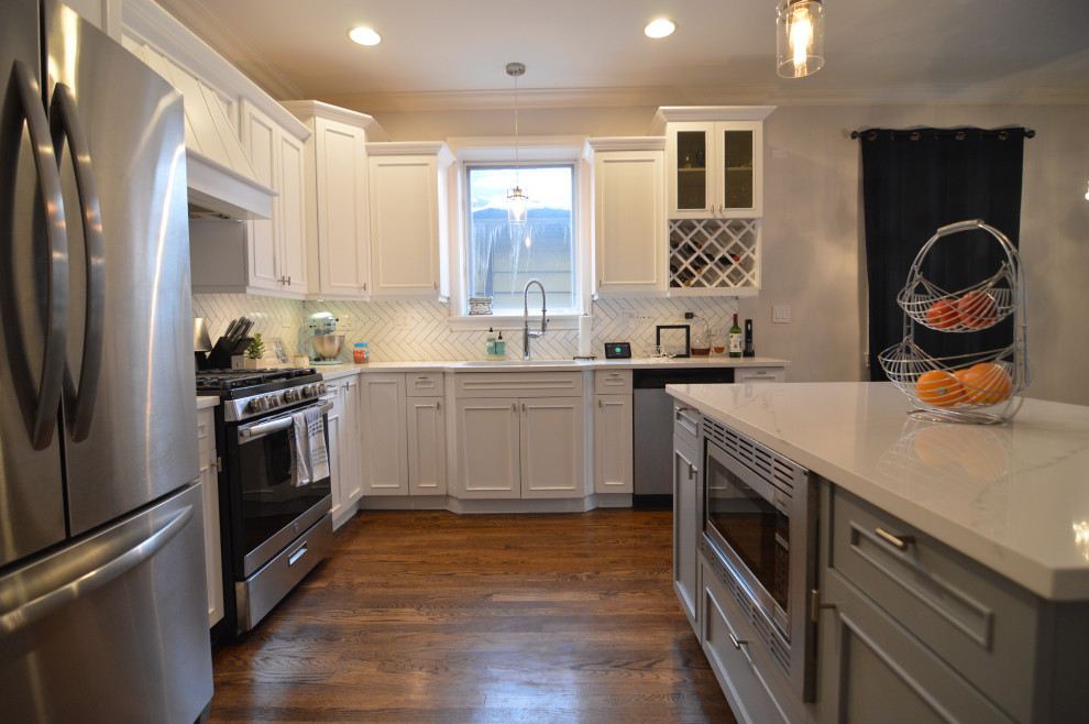 Kitchen - kitchen idea in Chicago