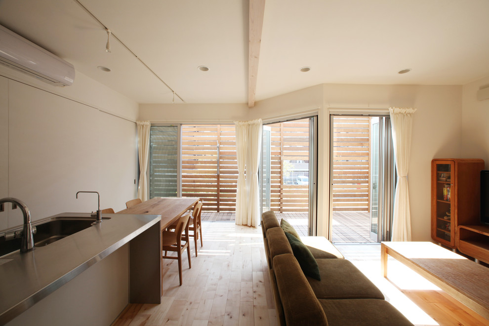 This is an example of a scandinavian living room in Osaka.