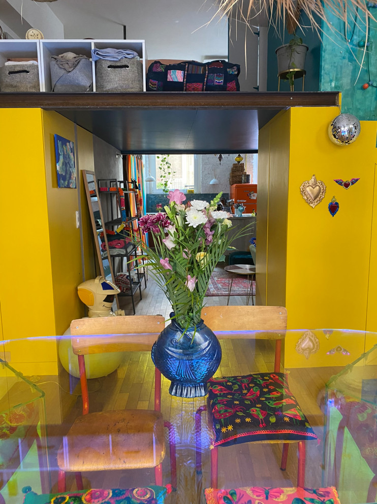 Transformation d'un local en loft brutaliste tropical