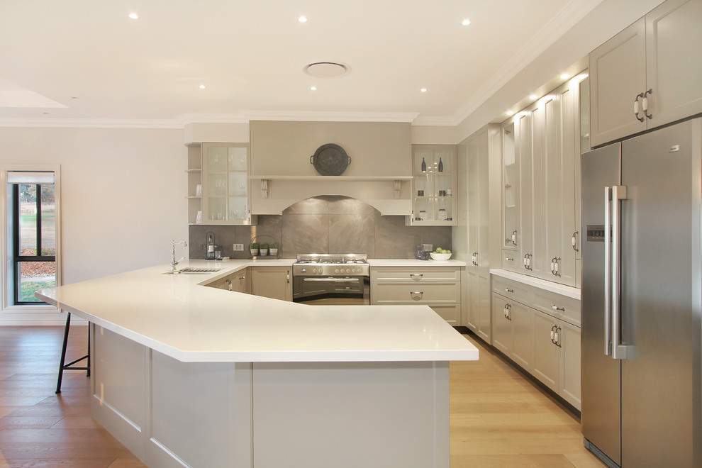 Photo of a transitional kitchen in Sydney.