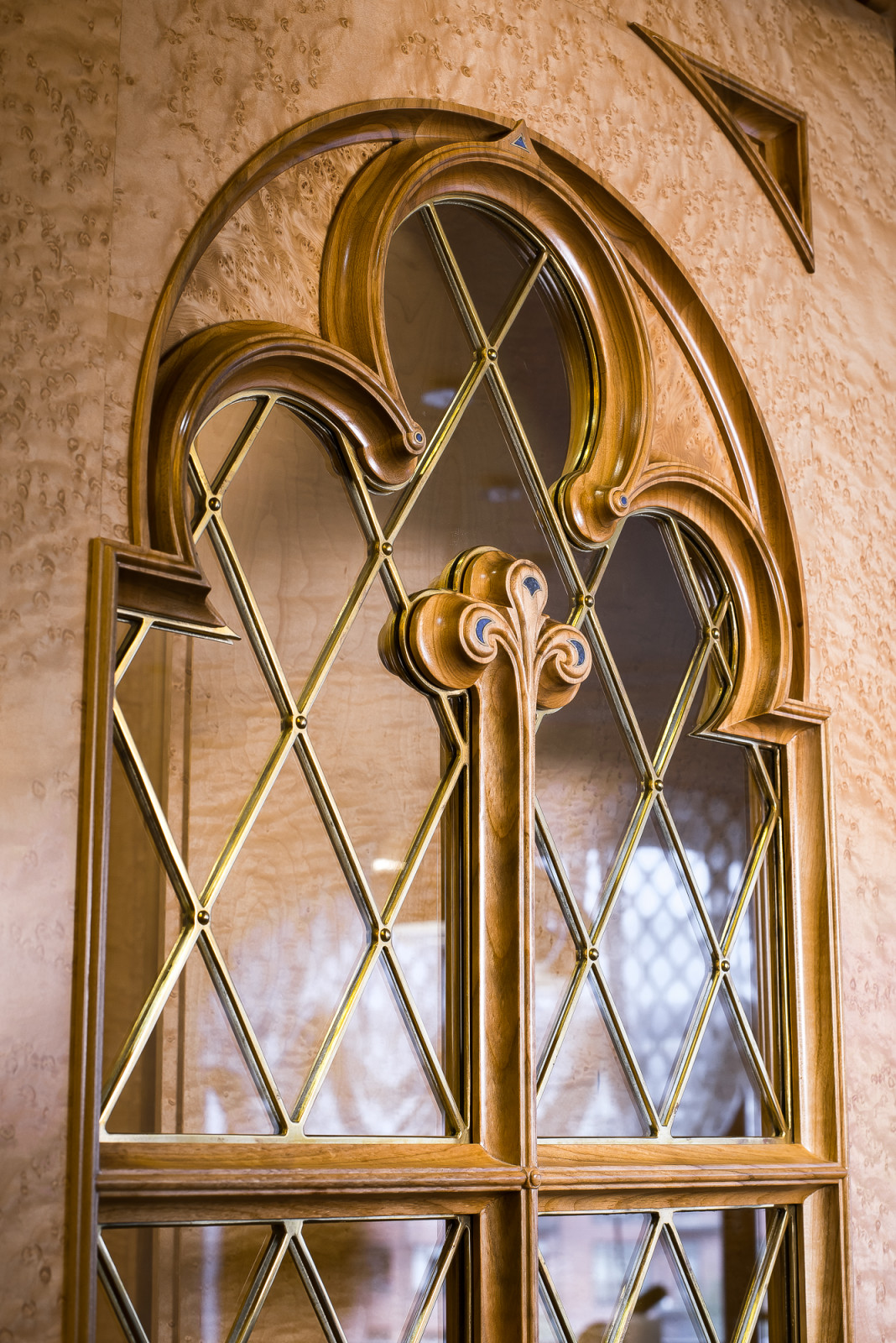 Прихожая и коридор в отделке декоративным шпоном.