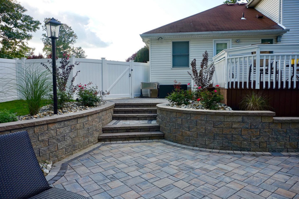 Manalapan, NJ: Private Pool Patio & Retaining Wall