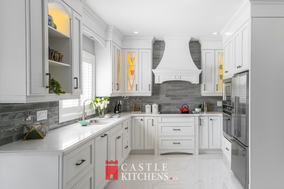 Kitchen - transitional kitchen idea in Toronto