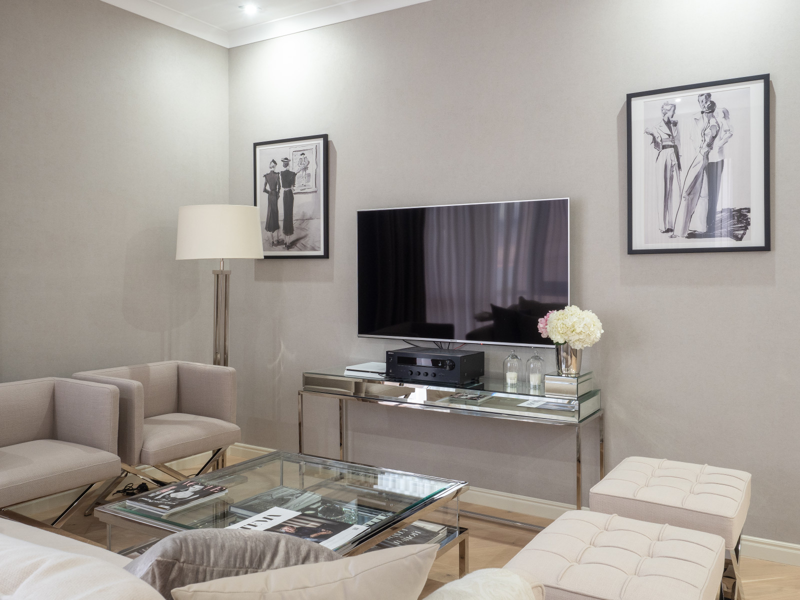 Классический интерьер в светлых тонах ЖК "Камелия"