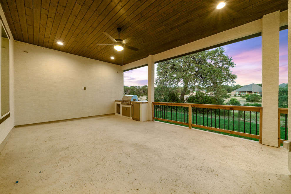 Transitional home design photo in Austin