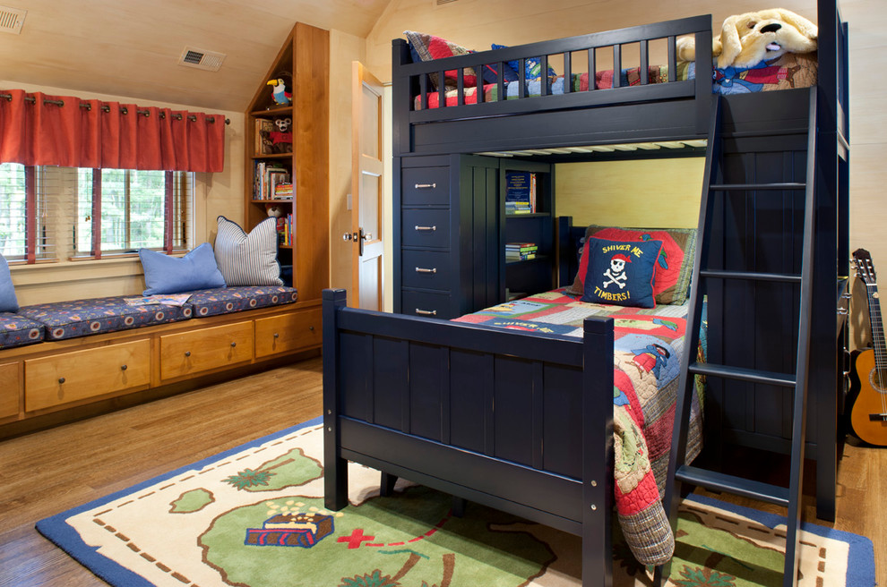 Inspiration for a traditional kids' bedroom for kids 4-10 years old and boys in Other with medium hardwood floors.
