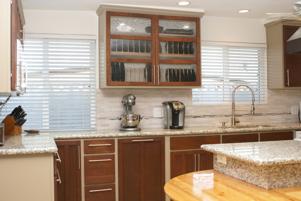 Kitchen - transitional kitchen idea in Phoenix