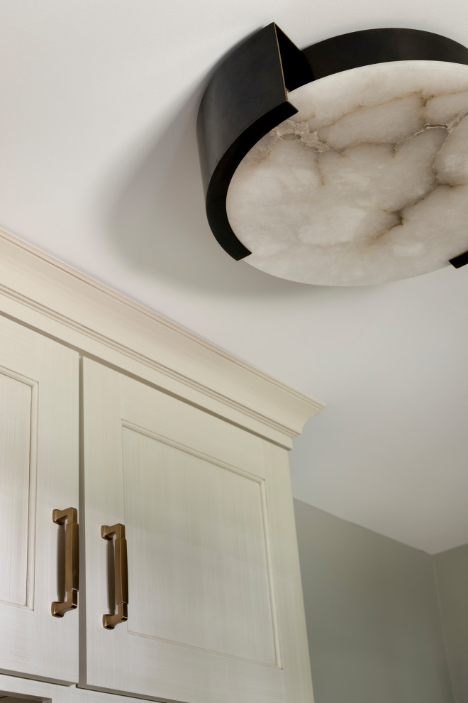 Inspiration for a transitional home design remodel in Minneapolis