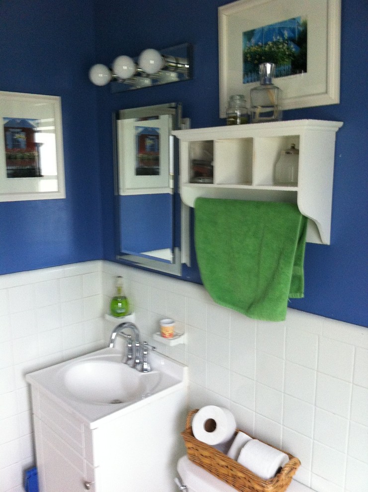 Storage in a tiny bathroom