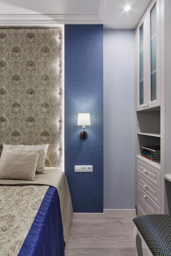 Photo of a small traditional master bedroom in Yekaterinburg with blue walls, laminate floors and grey floor.