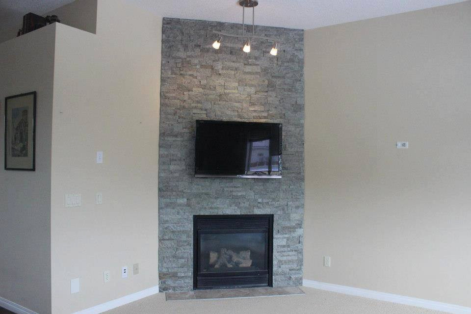 Example of a minimalist home design design in Calgary