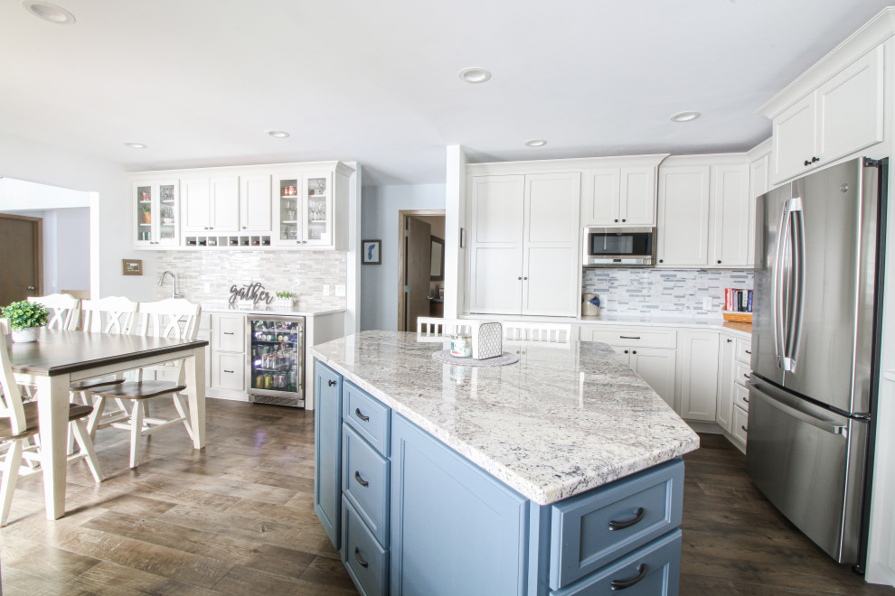 Kitchen - transitional kitchen idea