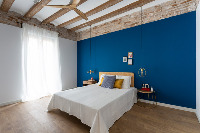 Dormitorios modernos: Atrévete con el Classic Blue en el cabecero 5