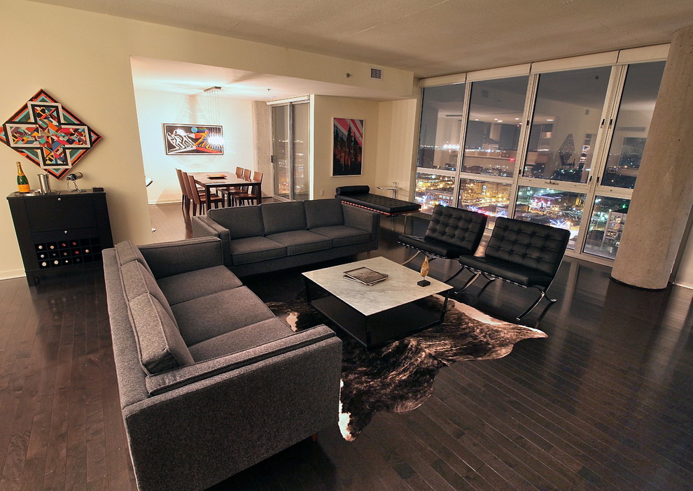 Inspiration for a modern living room in Detroit.