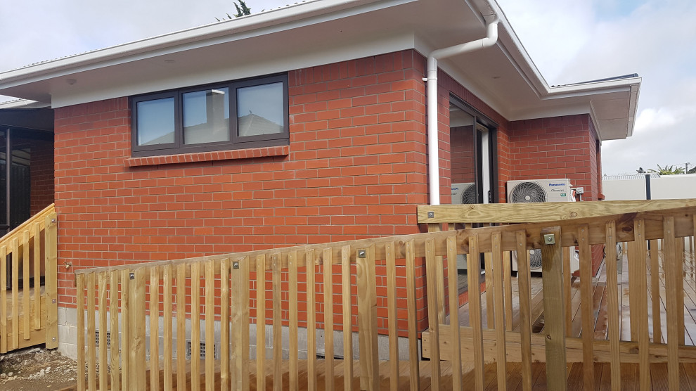 This is an example of a Small Backyard deck in Auckland.