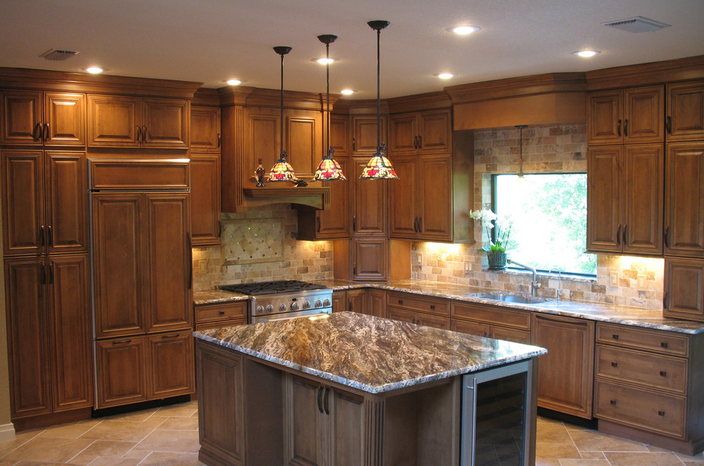 Design ideas for a traditional kitchen in Tampa.