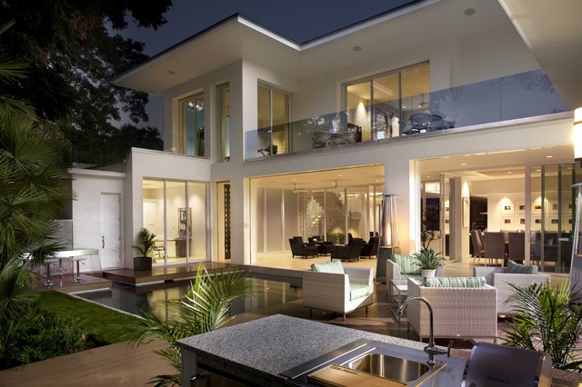 The New American Home moderno-fachada