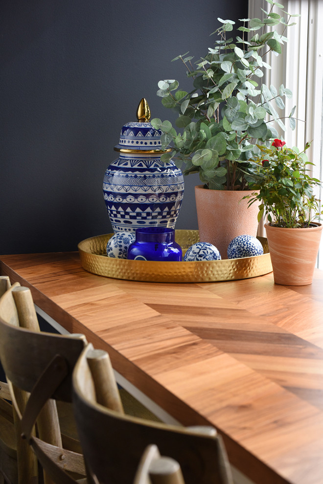 Kitchen - transitional kitchen idea in Cincinnati