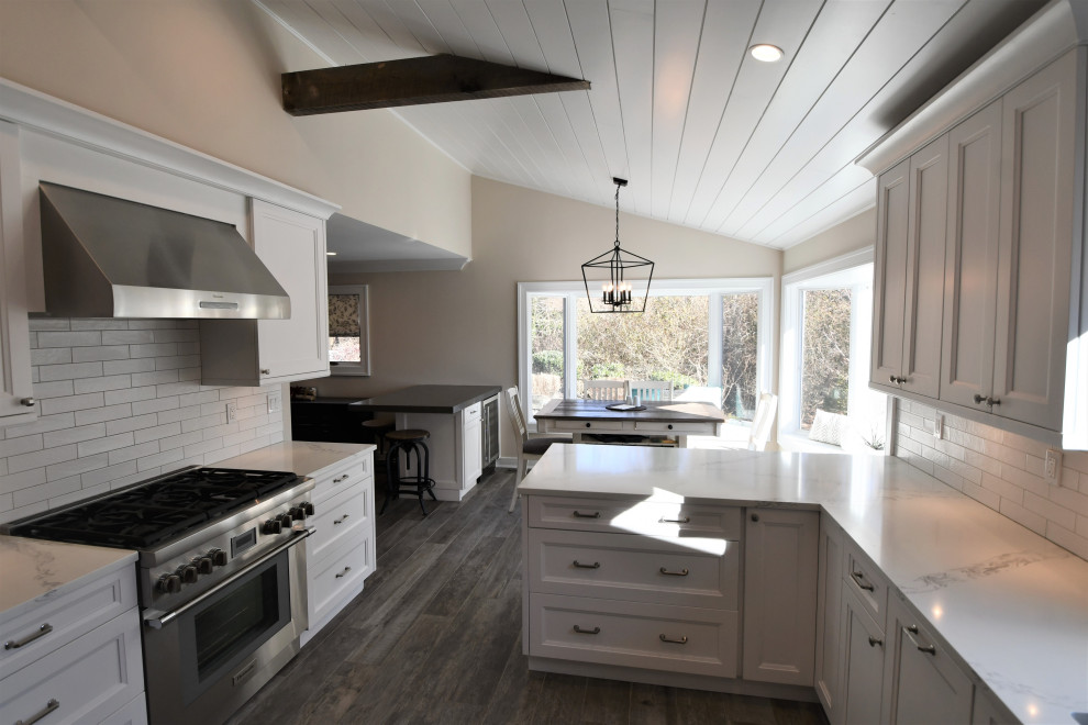 Transitional kitchen photo in New York