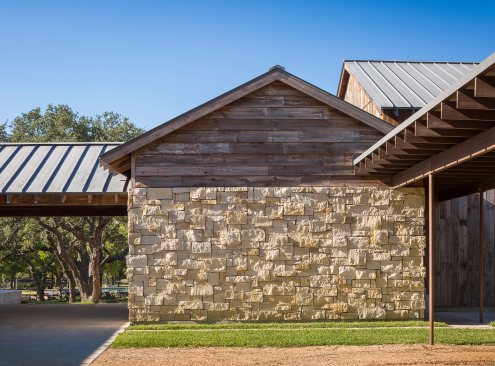 Home design - rustic home design idea in Austin