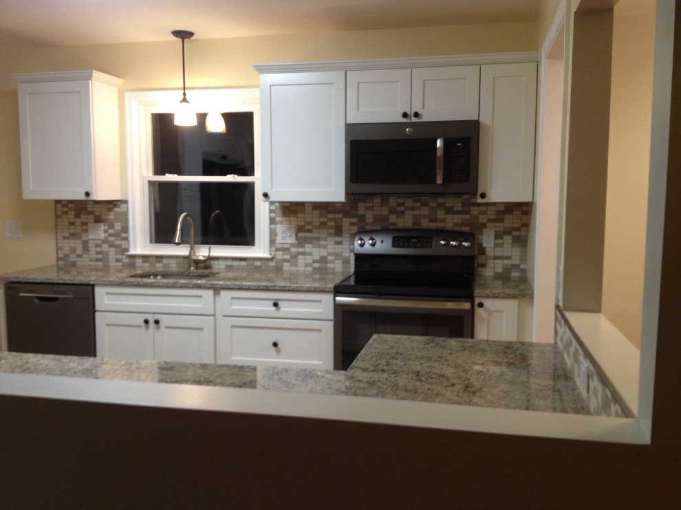 Kitchen - kitchen idea in Bridgeport