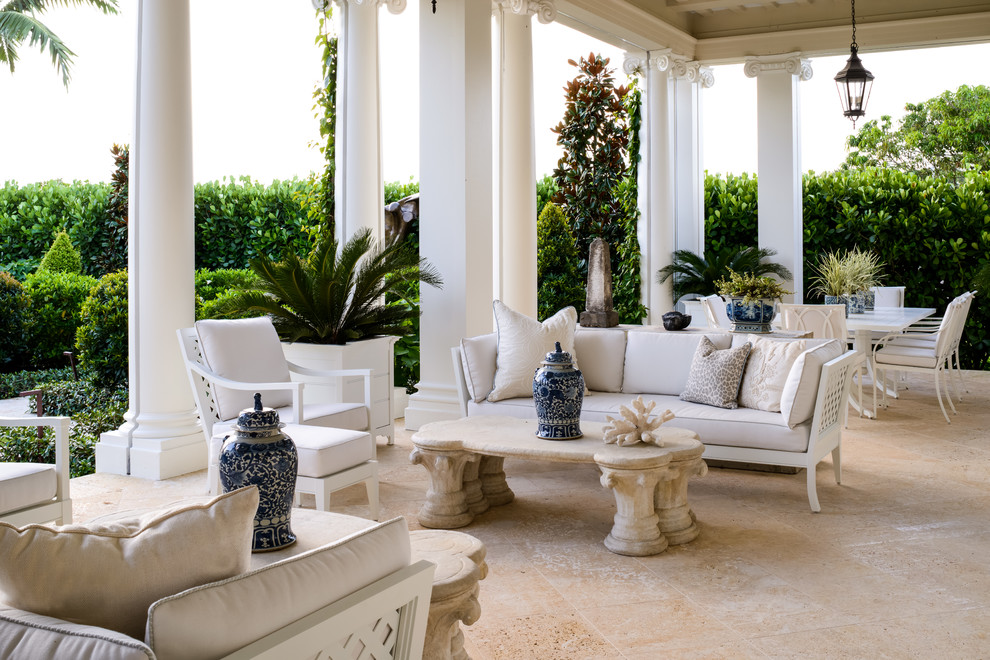 Inspiration for a traditional patio in Miami.