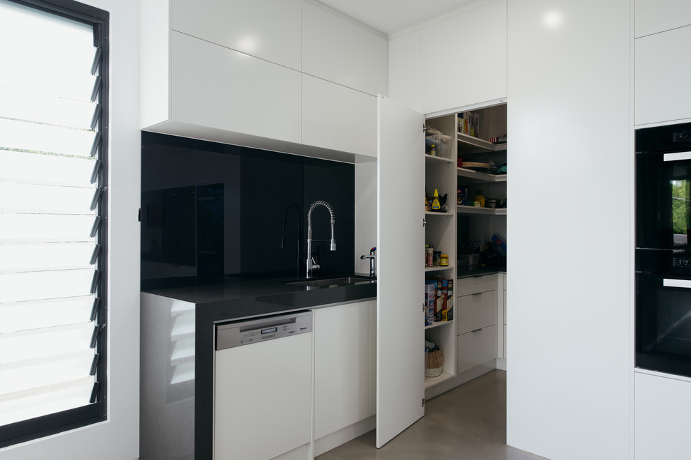 Inspiration for a large contemporary kitchen in Brisbane.