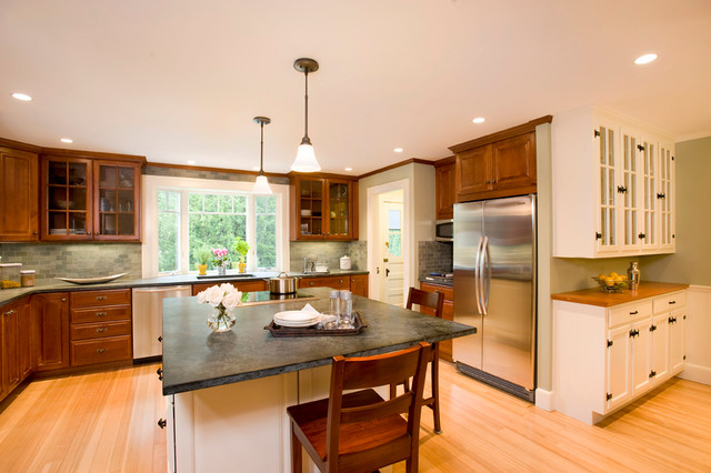 Warm Kitchen traditional-kitchen