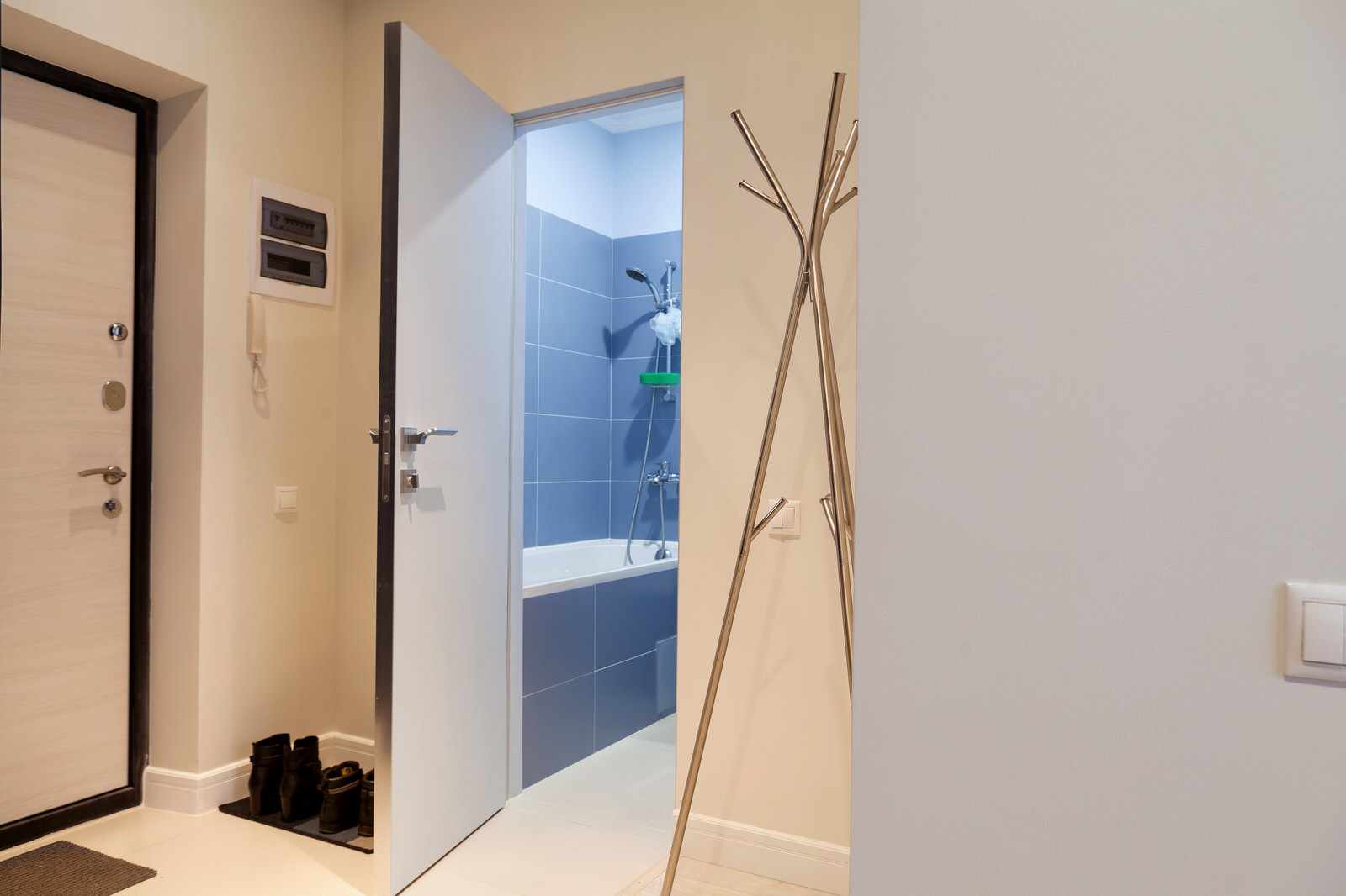 Дизайн квартиры студии 30 квм в Туле. Вид на санузел