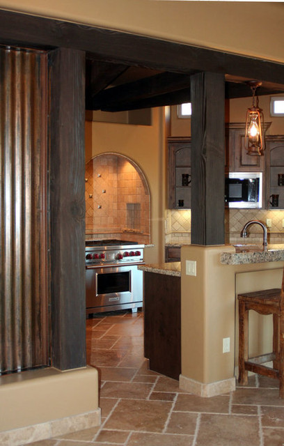 Rustic travertine & Wolf rustikal-kueche
