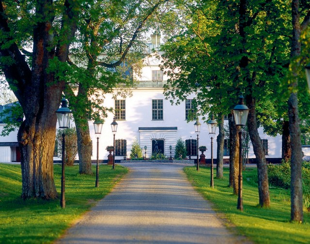 SAGOLIKT VACKERT BELÄGET PÅ HALVÖ MELLAN DALARÖ & NYNÄSHAMN traditional-entrance
